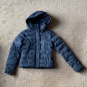 Abercrombie kids puffer jacket in navy. Size youth medium.
